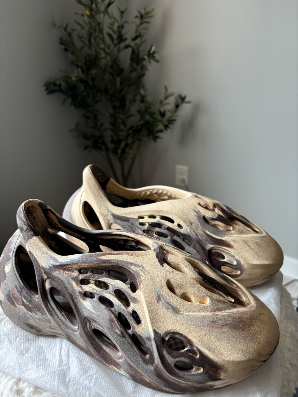 YEEZY Foam Runners, Size 7 Men/ 8.5 Women - Picture 3 of 8